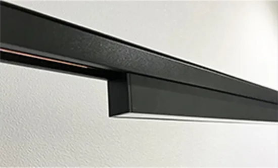 浅型ダクトレールに取り付けたライン照明