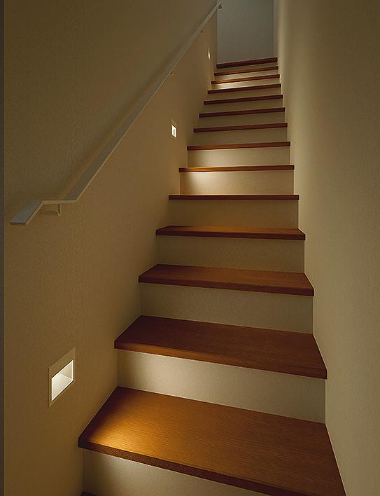 プロが教える 照明で階段をおしゃれにする方法 パターン別実例集 Hello Interior Note ノート